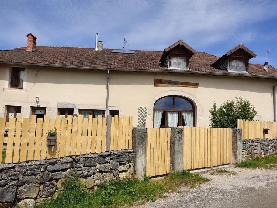 Les Cabanes De Pellier Charcier 外观 照片